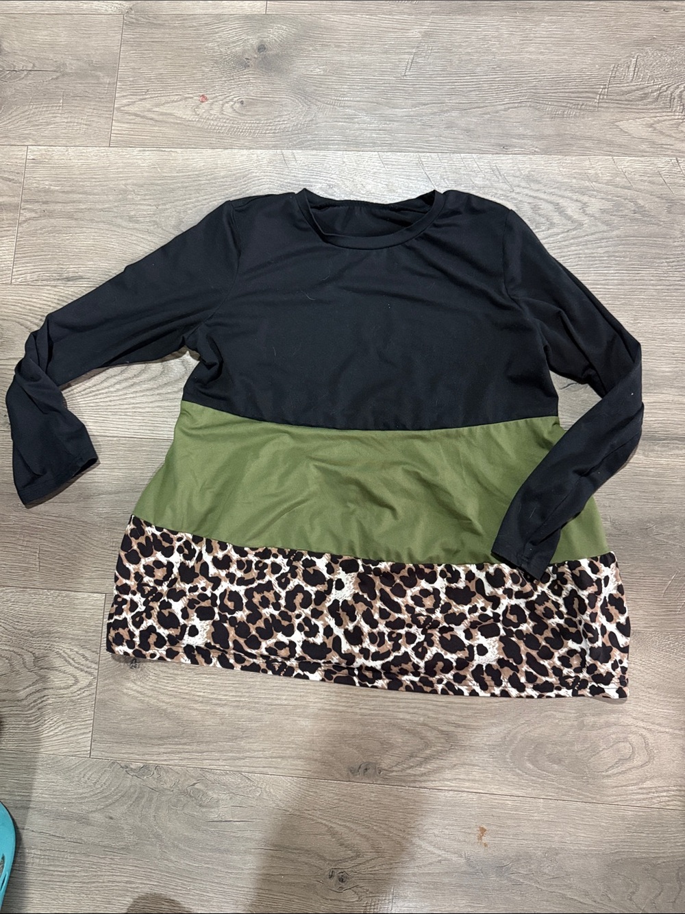Colorblock Leopard Hem Long Sleeve Top - Black/Olive